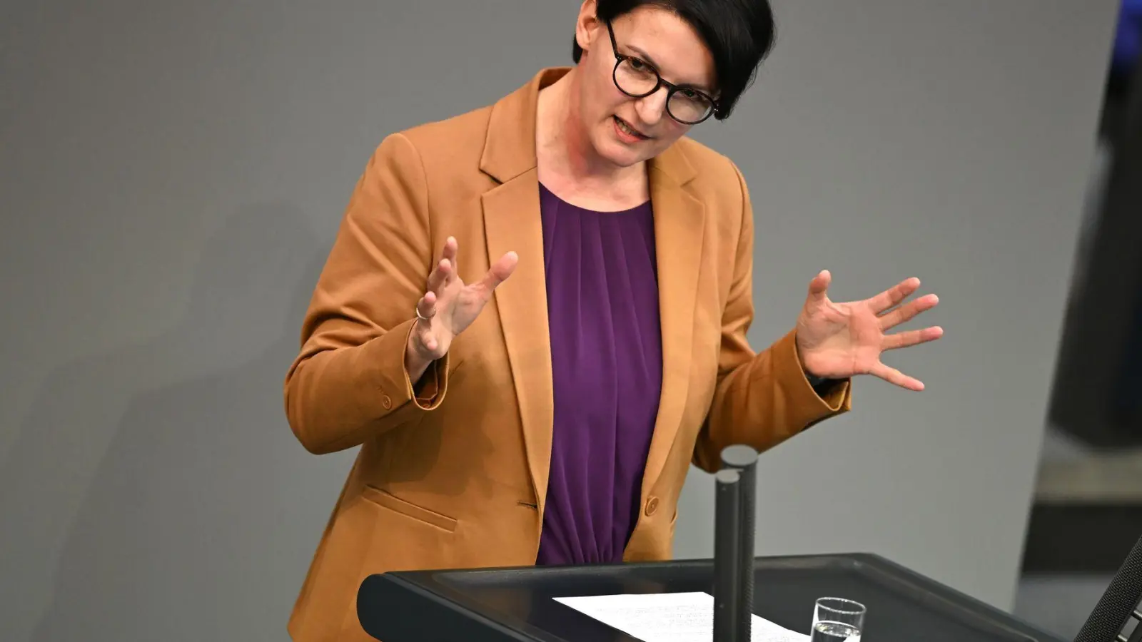 Irene Mihalic, parlamentarische Geschäftsführerin der Grünen-Bundestagsfraktion, sagt, das Strafrecht müsse sich anpassen, weil es durch neue KI-Tools inzwischen neue Möglichkeiten für bildbasierte sexualisierte Gewalt gebe. (Archivfoto) (Foto: Elisa Schu/dpa)