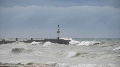 „Leonardo“ könnte viel Regen und hohe Wellen an den Küsten Spaniens und Portugals bringen. (Archiv-Bild) (Foto: Marian León/EUROPA PRESS/dpa)