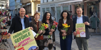 Freuen sich auf die erste Einkaufsnacht im März (von links): Daniel Stiegler (BGU), Elke Knöbl (Goldschmiede Knöbl), Manuela Trapp (Lustobjekte), Selina Herzog (Brücken-Center) und Christoph Albrecht (Wirtschaftsförderung Stadt Ansbach). (Foto: Robert Maurer)