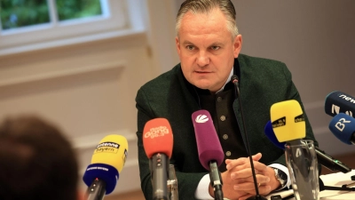 Wiesn-Chef Christian Scharpf will künftig schneller auf solche Situationen reagieren. (Foto: Karl-Josef Hildenbrand/dpa)