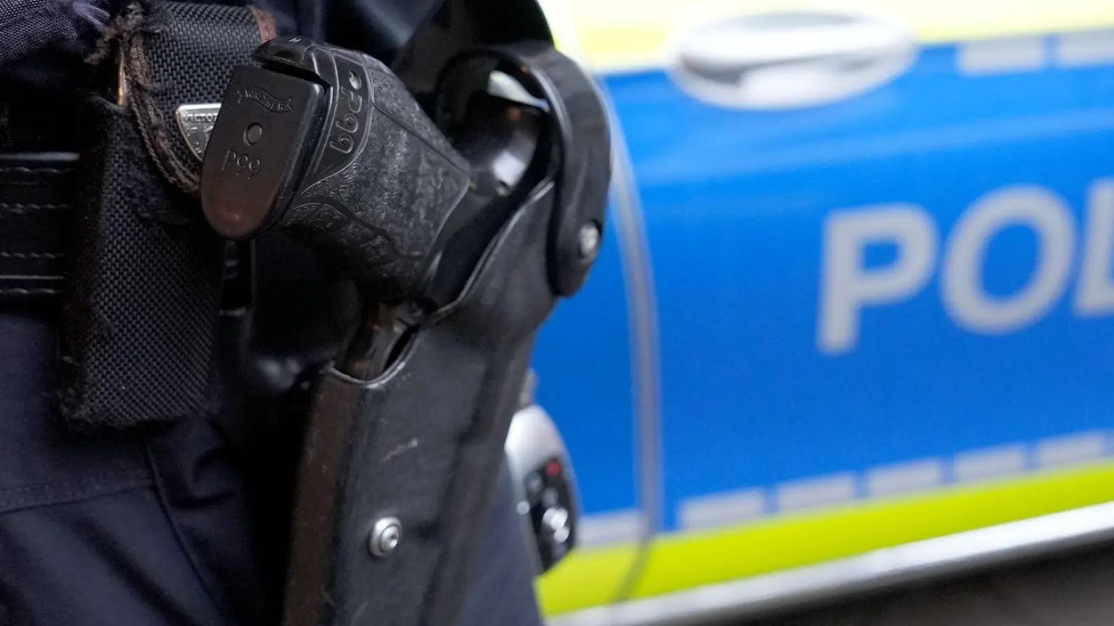 Die Polizei nahm im Rahmen der Ermittlungen einen 16-Jährigen fest, der verdächtigt wird, eine 14-Jährige vergewaltigt zu haben. (Symbolbild) (Foto: Marcus Brandt/dpa)