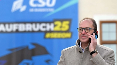 CSU-Landesgruppenchef Dobrindt attackiert den Grünen-Spitzenkandidaten Habeck. (Foto: Peter Kneffel/dpa)