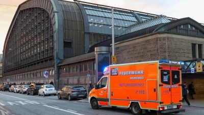 Für den Einsatz wurde ein Bahnsteig gesperrt. (Foto: Bodo Marks/dpa)