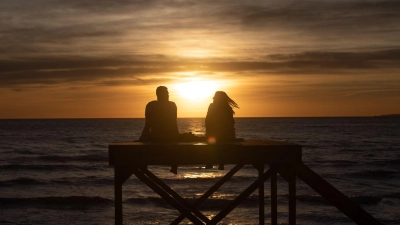 Sonnenuntergang auf Mallorca: Das Mittelmeer liegt weiter hoch im Kurs - und übertrifft die nordischen Länder mit Blick auf die Buchungszahlen um Längen. (Foto: Clara Margais/dpa/dpa-tmn)