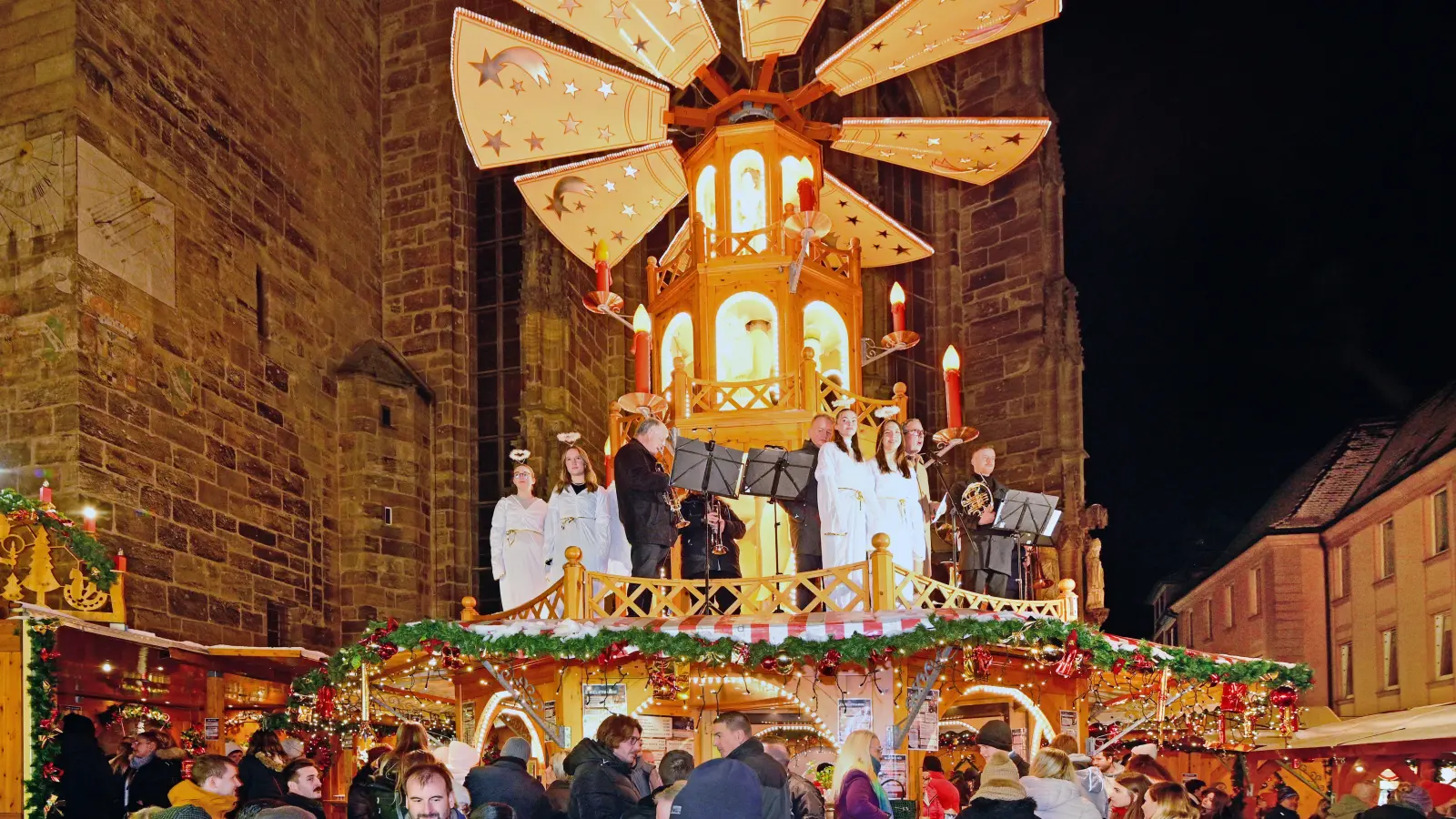 Der Weihnachtsmarkt in Ansbach wurde am Donnerstagabend feierlich eröffnet. (Foto: Jim Albright)