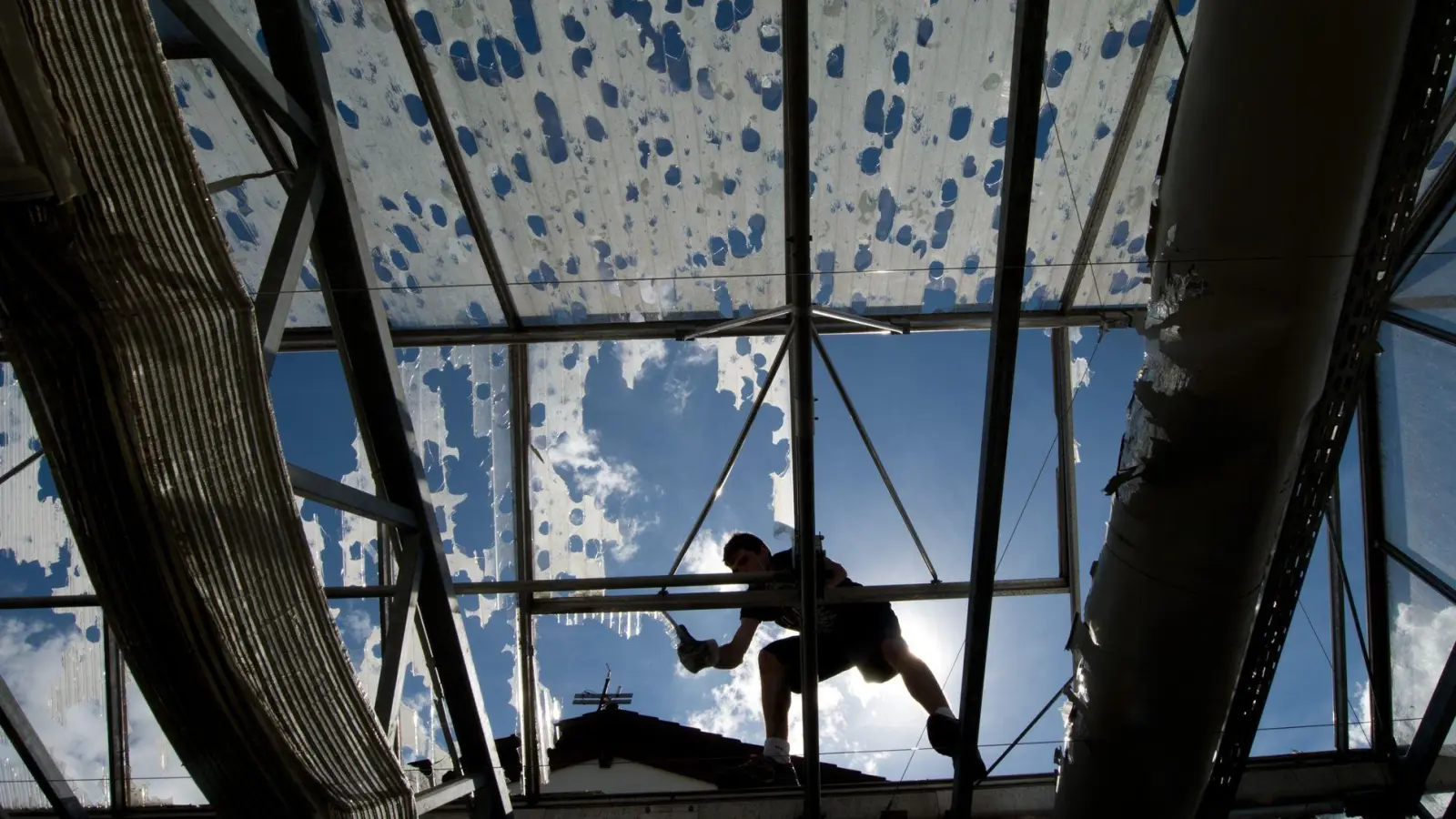 Hat ein Unwetter bei Ihnen Verwüstung und Zerstörung angerichtet? Dann können Reparaturkosten oder Wiederbeschaffung unter Umständen die Steuer mindern. (Foto: picture alliance / dpa)