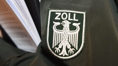 Das Gold wurde in einer Packung Instantnudeln von den Zöllnern am Münchner Flughafen gefunden. (Symbolbild) (Foto: Stefan Sauer/dpa-Zentralbild/dpa)