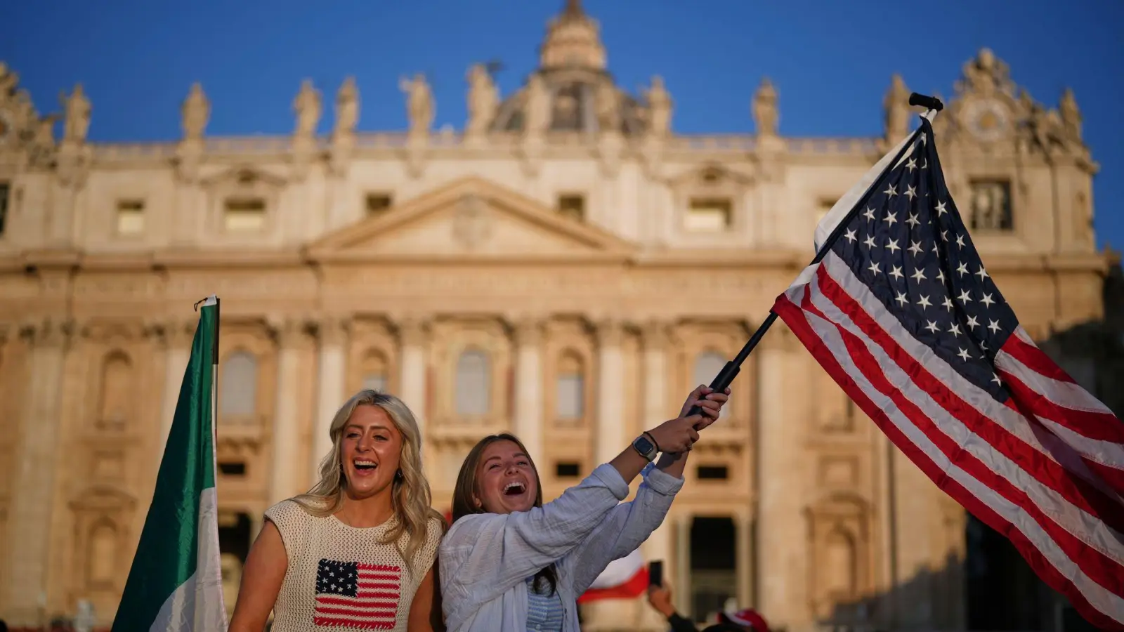 Leo XIV. ist der erste US-amerikanische Papst.  (Foto: Andrew Medichini/AP/dpa)