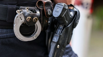 Vier Mal gaben bayerische Polizeikräfte heuer einen tödlichen Schuss ab. (Symbolbild) (Foto: Christoph Reichwein/dpa)