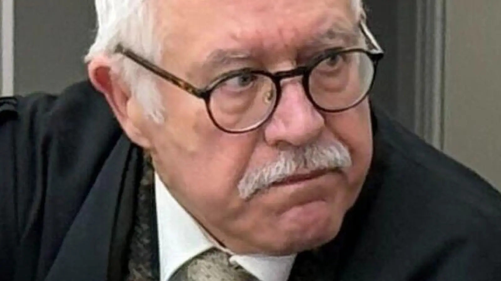 Noch ist unklar, ob sich der angeklagte Mann äußern wird. (Foto: Matrtin Oversohl/dpa)