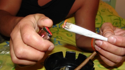 Mindestens drei Joints hat der Angeklagte nach eigenen Angaben täglich geraucht. Dazu zweigte er Marihuana von den Mengen ab, die er verkaufen wollte. (Foto: pixabay/Peggy und Marco Lachmann)