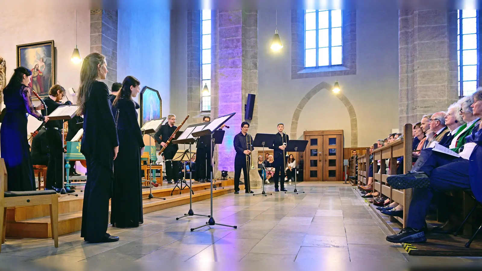 Fächerte Bachs „Kunst der Fuge” in einer reich instrumentierten Version auf: das Ensemble „il Gusto Barocco”, das Jörg Halubek leitet, bei der Bachwoche in der Ansbacher Johanniskirche. (Foto: Jim Albright)