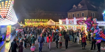 Die Herbstmesse lädt zum Bummeln über den Schrannenplatz ein. (Foto: Jürgen Binder)