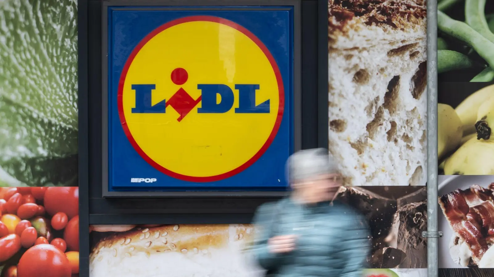 Der Discounter Lidl ruft spanische Würste zurück, bei denen die Kühlkette möglicherweise unterbrochen wurde. (Symbolbild) (Foto: Marijan Murat/dpa)
