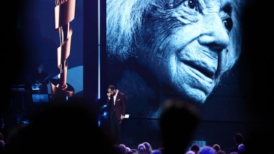 Igor Levit und viele Gäste beim Deutschen Filmpreis waren sichtlich ergriffen vom Tod Margot Friedländers.  (Foto: Christoph Soeder/dpa)