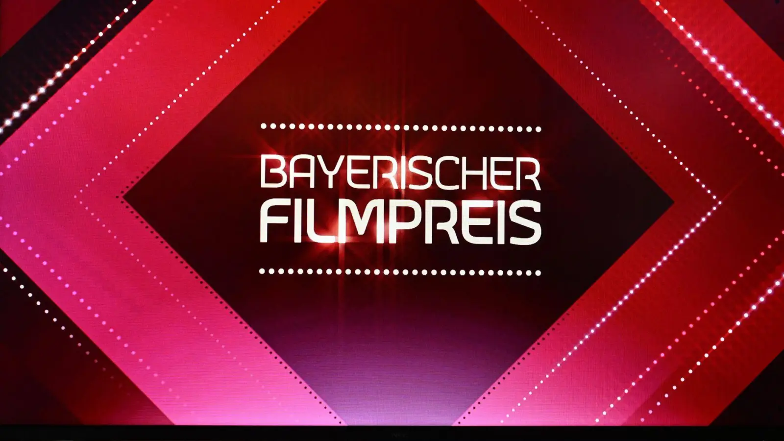 Der Bayerische Filmpreis würdigt bekannte und neue Talente. (Archivbild) (Foto: Felix Hörhager/dpa)