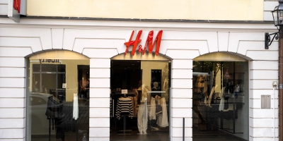 Bei Renovierungsarbeiten in der H&amp;M-Filiale am Martin-Luther-Platz wurde Asbest entdeckt. Daher sind derzeit nicht alle Bereiche des Ladens zugänglich. (Foto: Simone Hedler)