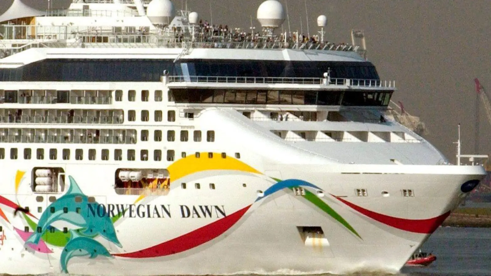 Das Kreuzfahrtschiff „Norwegian Dawn“ war am 13. Februar in Südafrika zu seiner Reise aufgebrochen. (Foto: Po Mike Lutz/dpa)