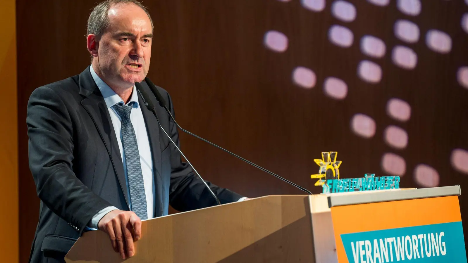 Freie-Wähler-Chef Hubert Aiwanger zeigt sich beim Dreikönigstreffen seiner Partei verärgert über die mediale Berichterstattung. (Archivbild) (Foto: Daniel Vogl/dpa)