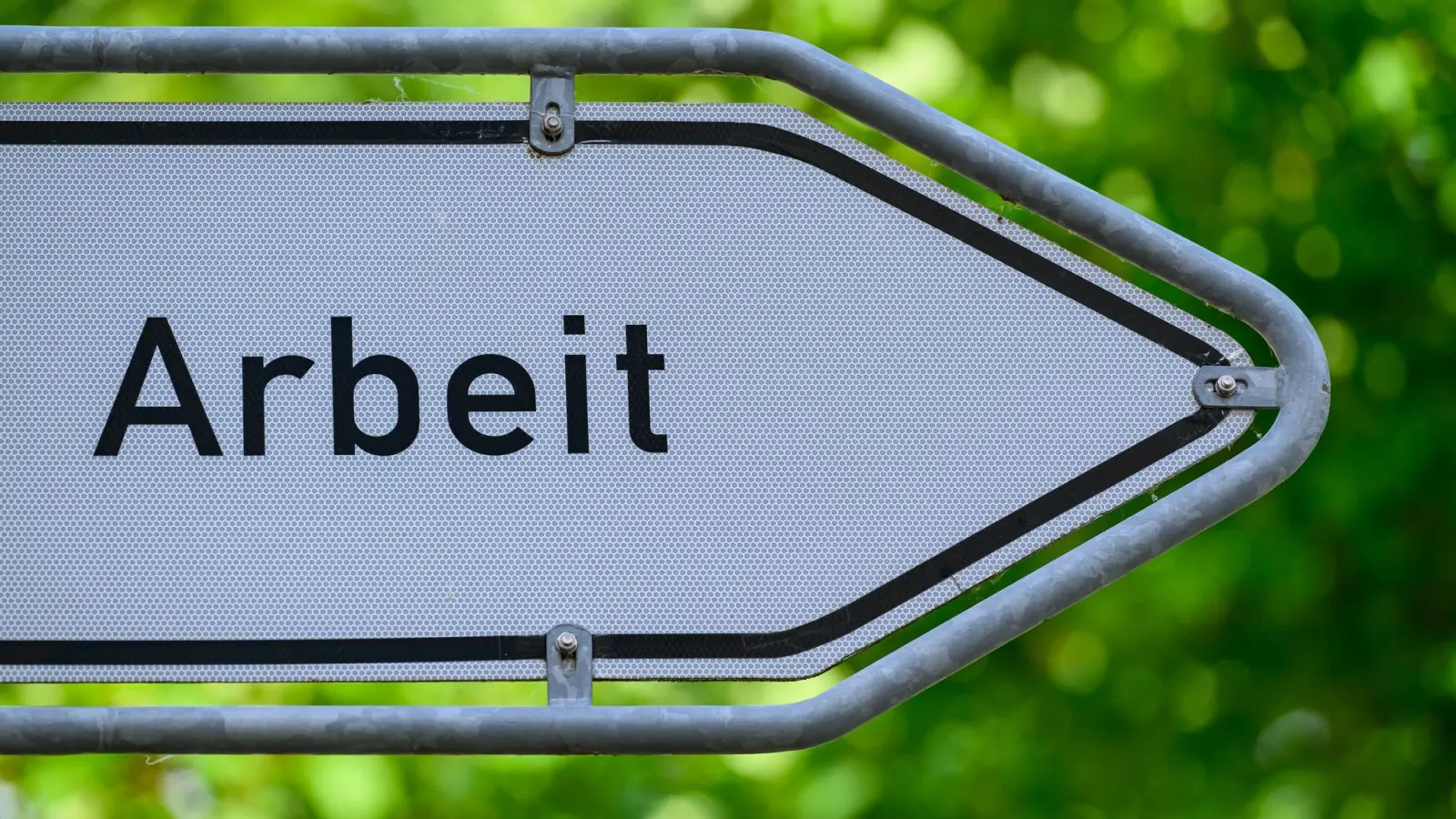 Die Zahl der Arbeitslosen in Deutschland ist im September wieder unter die Drei-Millionen-Grenze gesunken (Archivbild).  (Foto: Patrick Pleul/dpa)