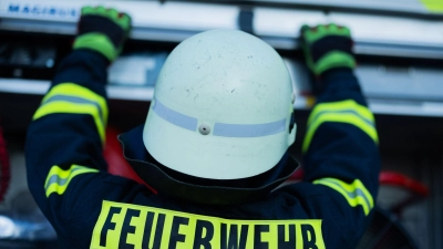 Das Feuer brach am Morgen in einem Wohngebäude in der Färbergasse aus. (Symbolbild) (Foto: Rolf Vennenbernd/dpa)