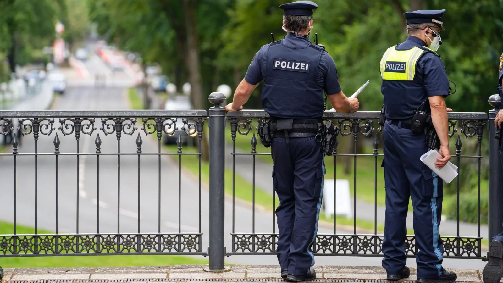 Das Waffenverbot soll auch in der Umgebung des Volksfestplatzes in Bayreuth gelten und kontrolliert werden. (Symbolbild) (Foto: Nicolas Armer/dpa)