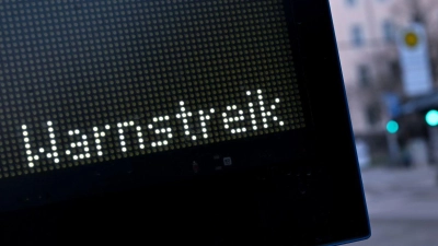 Etliche Bus- und Tramhaltestellen in Bayern waren am Donnerstag verwaist. (Foto: Sven Hoppe/dpa)