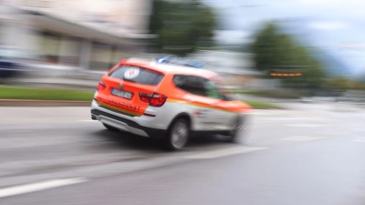 Die Beifahrerin starb im Krankenhaus an ihren schweren Verletzungen. (Symbolbild) (Foto: Karl-Josef Hildenbrand/dpa)