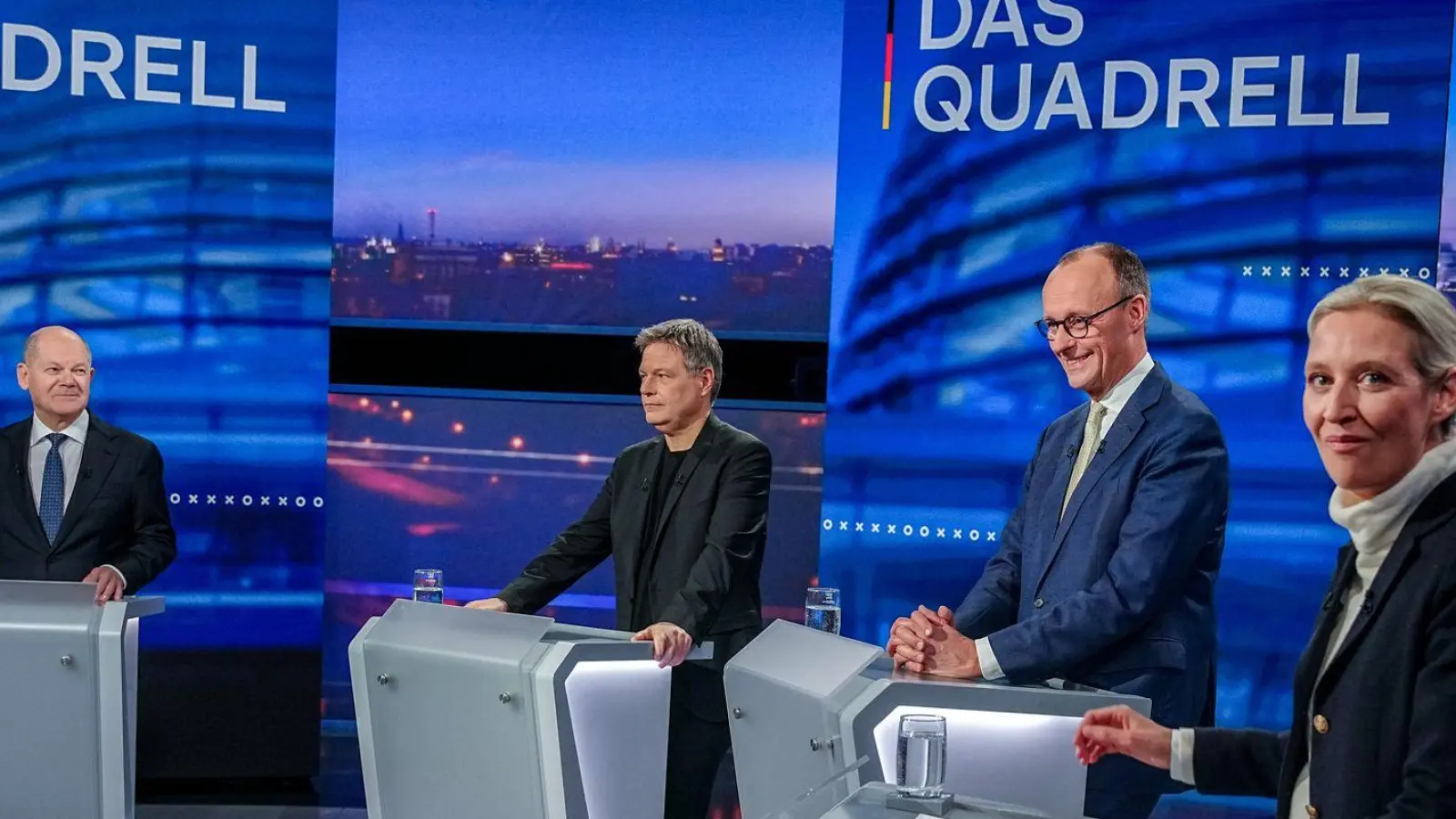 Die Kanzlerkandidaten Olaf Scholz (SPD); Robert Habeck (Grüne), Friedrich Merz (CDU) und Alice Weidel (AfD) beharkten sich in einer Talkrunde bei RTL und ntv.  (Foto: Kay Nietfeld/dpa-Pool/dpa)