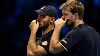 Die Absprachen klappen: Tim Pütz (l) und Kevin Krawietz (r) stehen beim Saisonfinale im Halbfinale. (Foto: Marco Alpozzi/LaPresse via ZUMA Press/dpa)