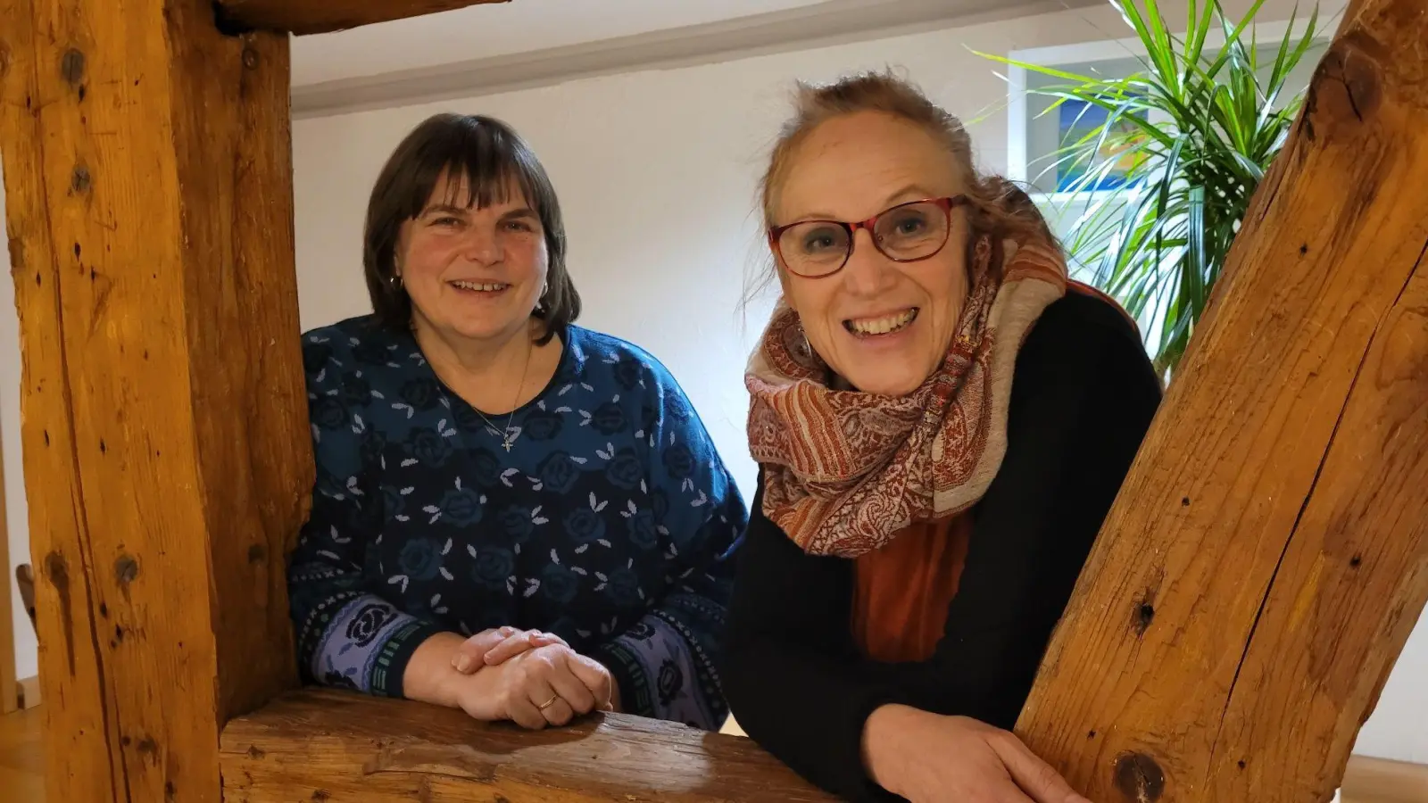 Sie bilden die Fairtrade-Steuerungsgruppe von Bad Windsheim und hoffen auf weitere Mitstreiter: Elisabeth Ammon-Spaeth (links) und Christiane Binas-Kalle. (Foto: Nina Daebel)