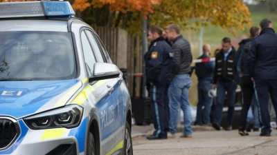 Angehörige wählten nach Angaben der Polizei nach der Tat den Notruf.  (Foto: Felix Kirberg/dpa)