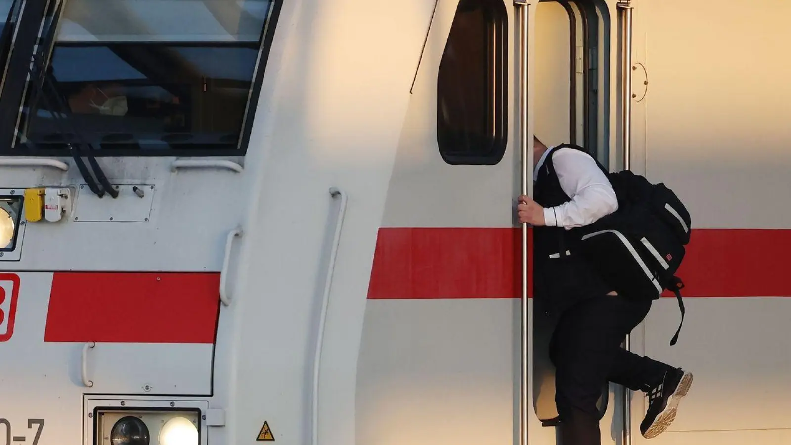 Viele Lokführer und Busfahrer gehen in den nächsten Jahren in den Ruhestand. (Foto: Oliver Berg/dpa)