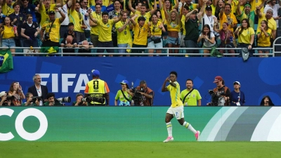 Mann des Spiels: Vinícius Júnior lässt sich von den brasilianischen Fans für sein zweites Tor gegen Schottland feiern. (Foto: Andrew Milligan/PA Wire/dpa)