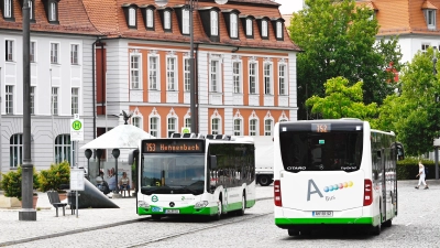 Geht es nach den Vorgaben im Nahverkehrsplan, wird der Schlossplatz vom Bahnhof als der zentrale Anfahrpunkt der Stadtbusse ersetzt. (Archivbild: Jim Albright)