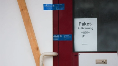 Ein Mann steht im Verdacht, seine Söhne, seine Ehefrau, seine Schwester und dann sich selbst getötet zu haben.  (Foto: Christoph Schmidt/dpa)