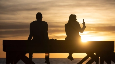 Menschen mit Bindungsangst verspüren oft eine große Sehnsucht nach Verbindung - und fliehen gleichzeitig davor.  (Foto: Clara Margais/dpa/dpa-tmn)