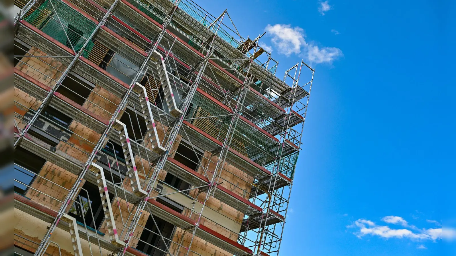 Die Kosten im Wohnungsbau steigen deutlich. (Symbolfoto) (Foto: Patrick Pleul/dpa)