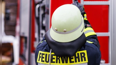 Bei dem Brand in Offingen waren sieben Feuerwehren im Einsatz. (Symbolbild) (Foto: Philipp von Ditfurth/dpa)