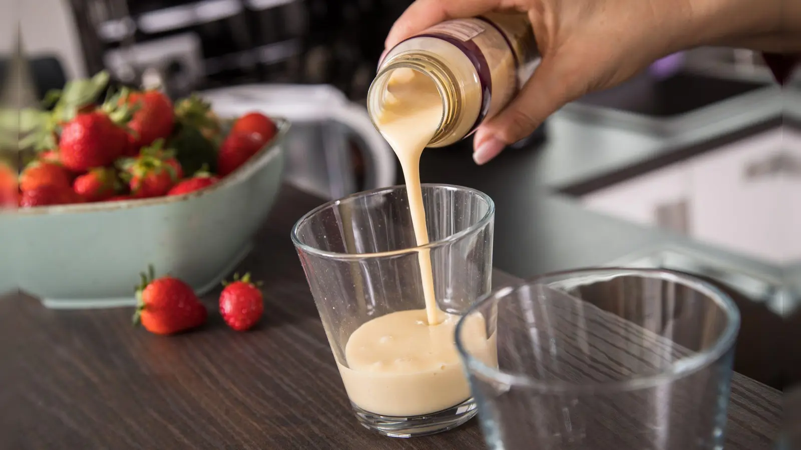 Trinkmahlzeiten versprechen schnelle Sättigung. Doch wie gut funktioniert das? (Foto: Christin Klose/dpa-tmn)