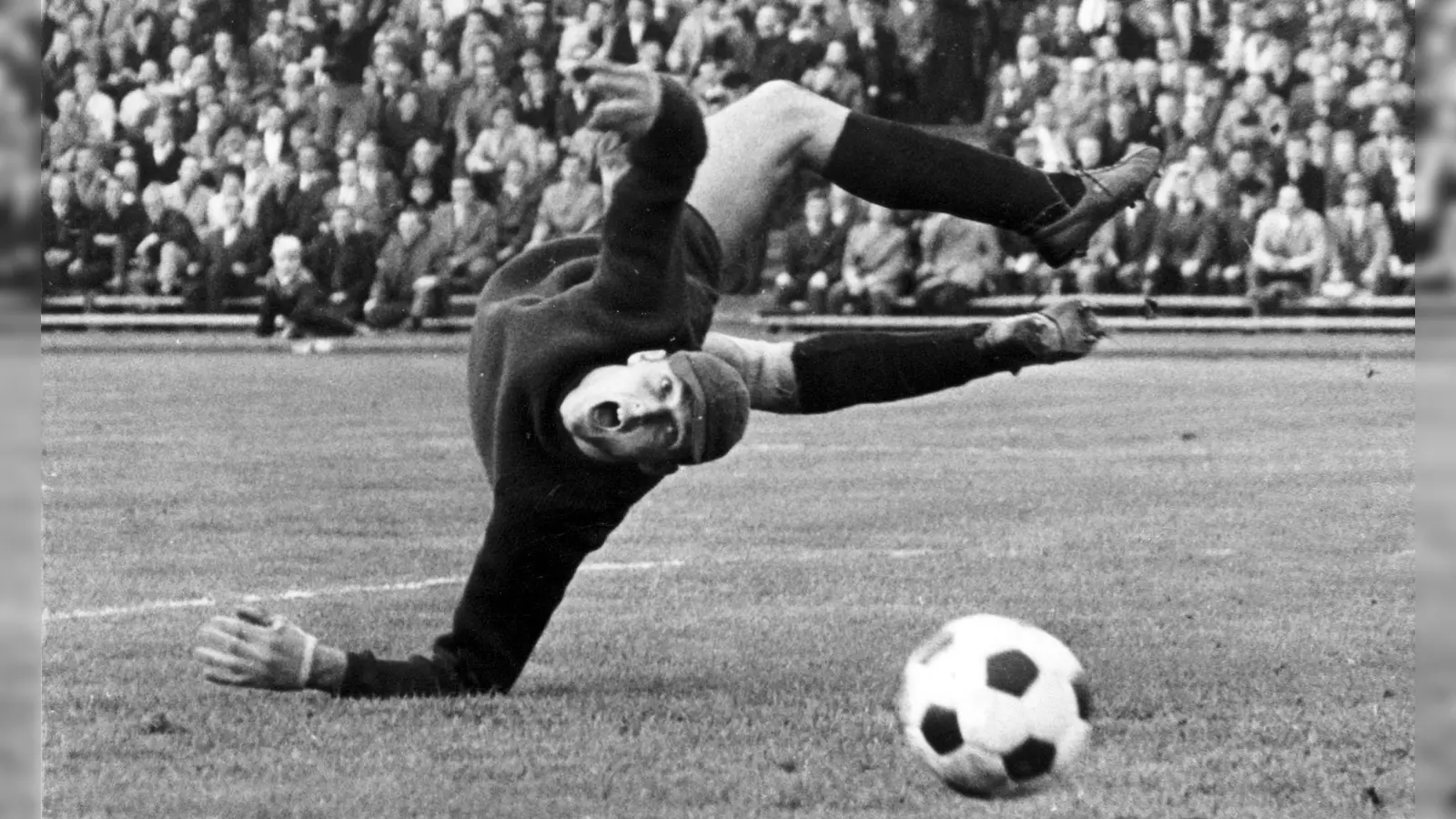Der frühere Bundesliga-Torhüter Manfred Manglitz ist in Spanien gestorben. (Archivbild) (Foto: picture alliance / dpa)