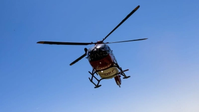 Der Mann wurde per Rettungshubschrauber in eine Klinik gebracht. (Symbolbild) (Foto: Philipp von Ditfurth/dpa)