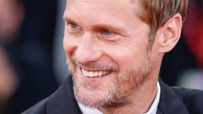Alexander Skarsgård stand kurz davor, von seinen Agenten gefeuert zu werden. (Archivbild) (Foto: Vianney Le Caer/Invision/AP/dpa)