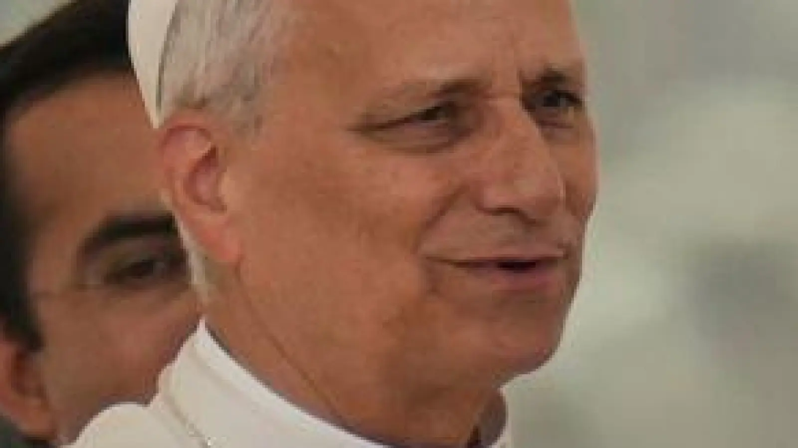 Segen vom Papst - Papst Leo XIV. empfängt junge Ehepaare bei der Generalaudienz  (Foto: Alessandra Tarantino/AP/dpa)