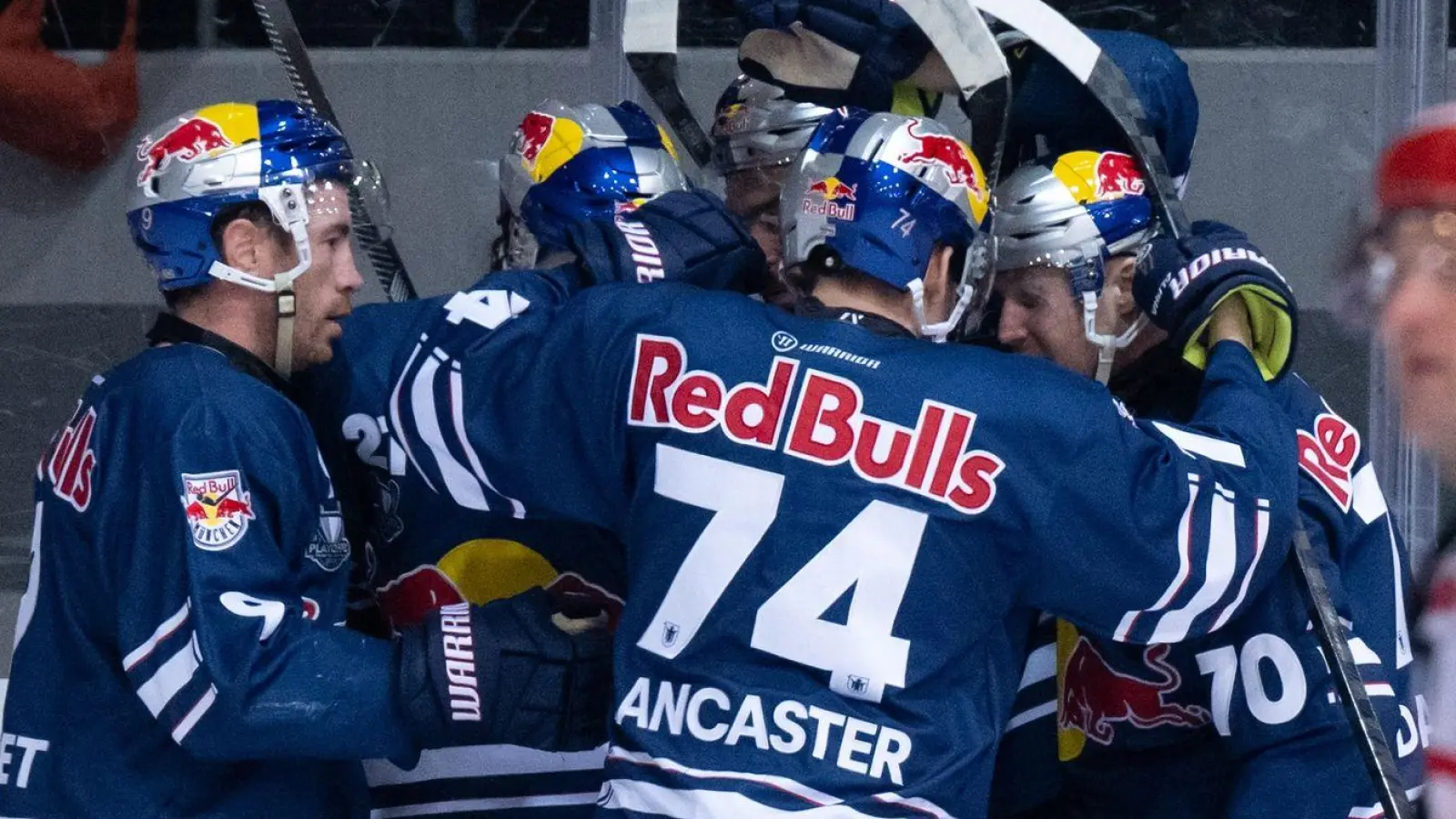 Red Bull München liegt in der Serie gegen Wolfsburg 2:0 in Führung. (Foto: Sven Hoppe/dpa)