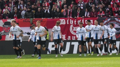 Paderborn gewinnt in Kaiserslautern. (Foto: Thomas Frey/dpa)