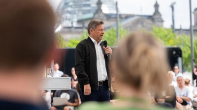 Vizekanzler Robert Habeck hat im Rahmen des Demokratiefests in Berlin die israelische Regierung kritisiert. (Foto: Christophe Gateau/dpa)