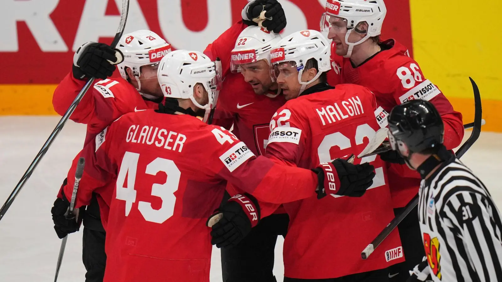 Die Schweiz siegte souverän gegen Überraschungs-Team Dänemark und träumt vom ersten WM-Titel. (Foto: Petr David Josek/AP/dpa)