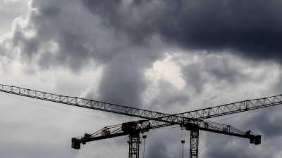 Die deutsche Wirtschaft wird nach Ifo-Einschätzung in diesem und nächsten Jahr schwächer wachsen als erwartet. (Symbolbild) (Foto: Britta Pedersen/dpa-Zentralbild/dpa)