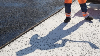 Im Landkreis Neustadt/Aisch-Bad Windsheim fiel am Mittwoch ein Bautrupp auf, der sich dubios verhielt. (Symbolbild: Thomas Frey/dpa)